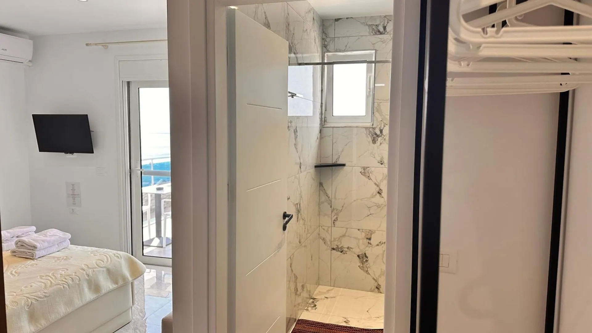 Hotel Bella Vista Sarandë 4*,